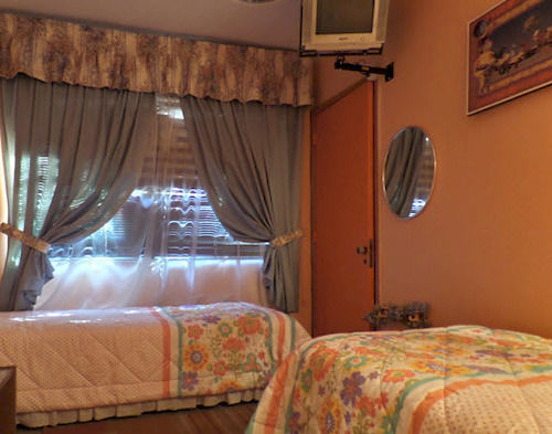 Marilu 'S Bed And Breakfast Hostel Santiago Exterior photo
